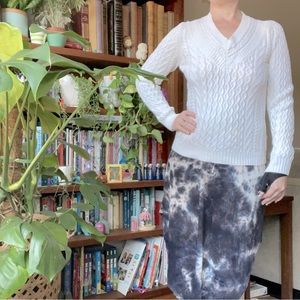 Façonnable white v neck preppy sweater